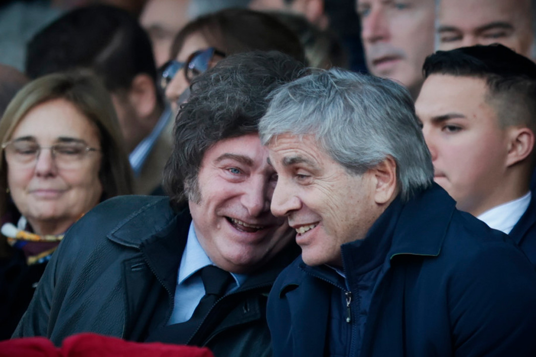 "Consejo de amigo, retirate": Caputo le recomendó a Kicillof que no se presente en 2027