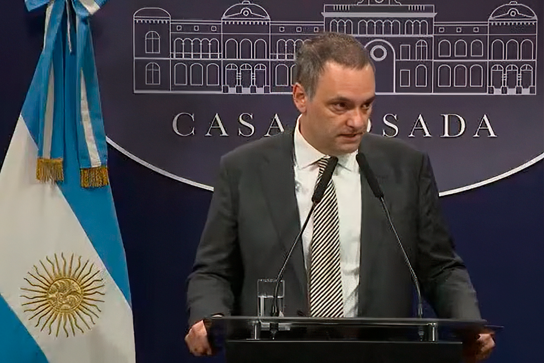 La explicación de Adorni no conformó al fiscal: pidió peritar sus ocho billeteras de bitcoin e investigar su patrimonio desde 1998