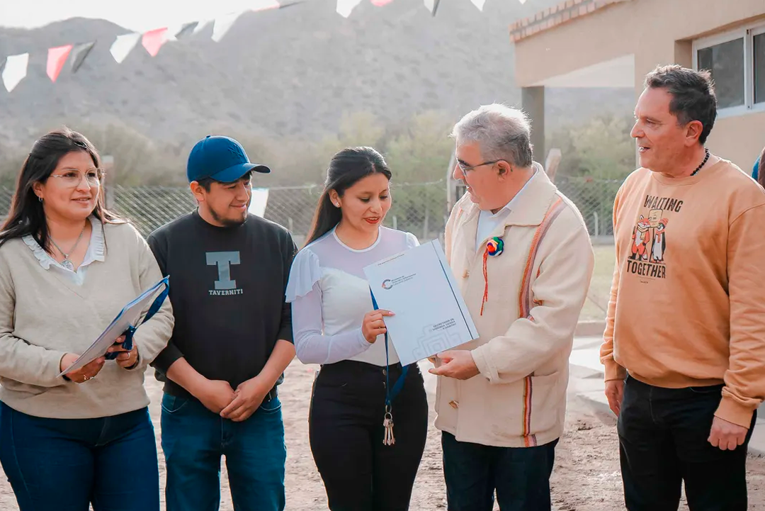 Jalil y el ministro Fidel Sáenz entregaron viviendas e inauguraron obras deportivas en Santa María