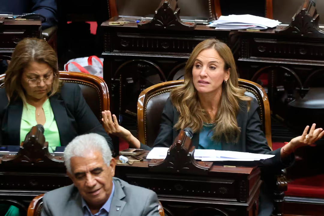 Tolosa Paz denunció penalmente al Gobierno por retener más de $1 billón que debía ir a las rutas