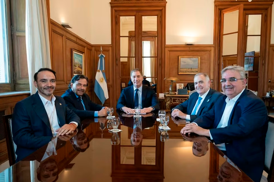 Jalil destacó el diálogo con Nación tras reunirse con Santilli, pero en la misma mesa Sáenz advirtió: "La paciencia se va acabando"